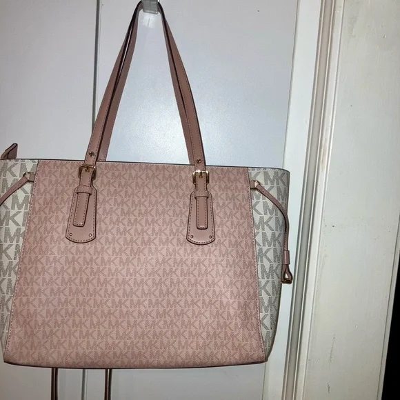 MICHAEL KORS Signature Voyager Tote Bag Pink & Cream  EUC - Picture 2 of 7